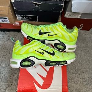 Nike Air Max Plus “Overbranding Lime Blast”